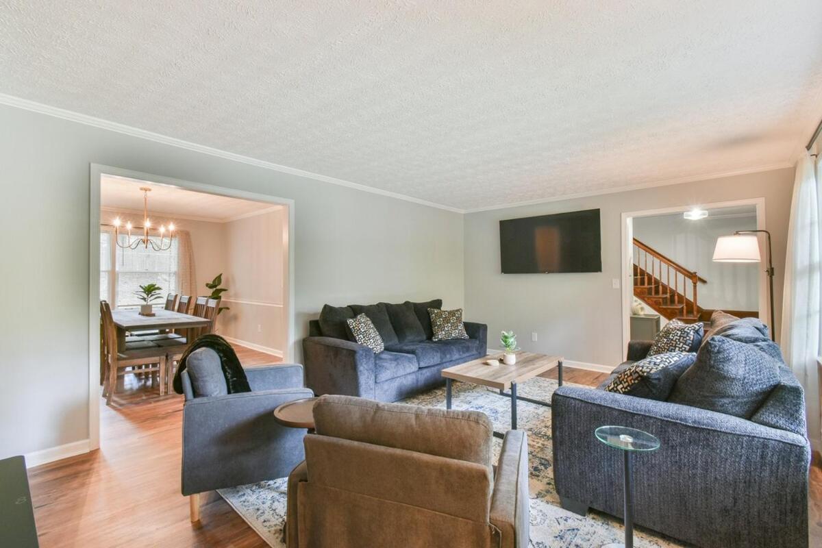 Cozy Home With Arcade, Ping Pong & Fenced Backyard Лоренсвилл Экстерьер фото