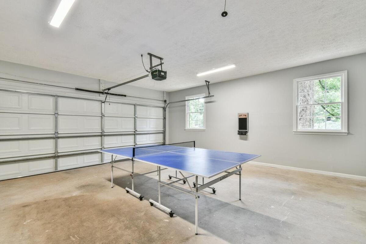 Cozy Home With Arcade, Ping Pong & Fenced Backyard Лоренсвилл Экстерьер фото
