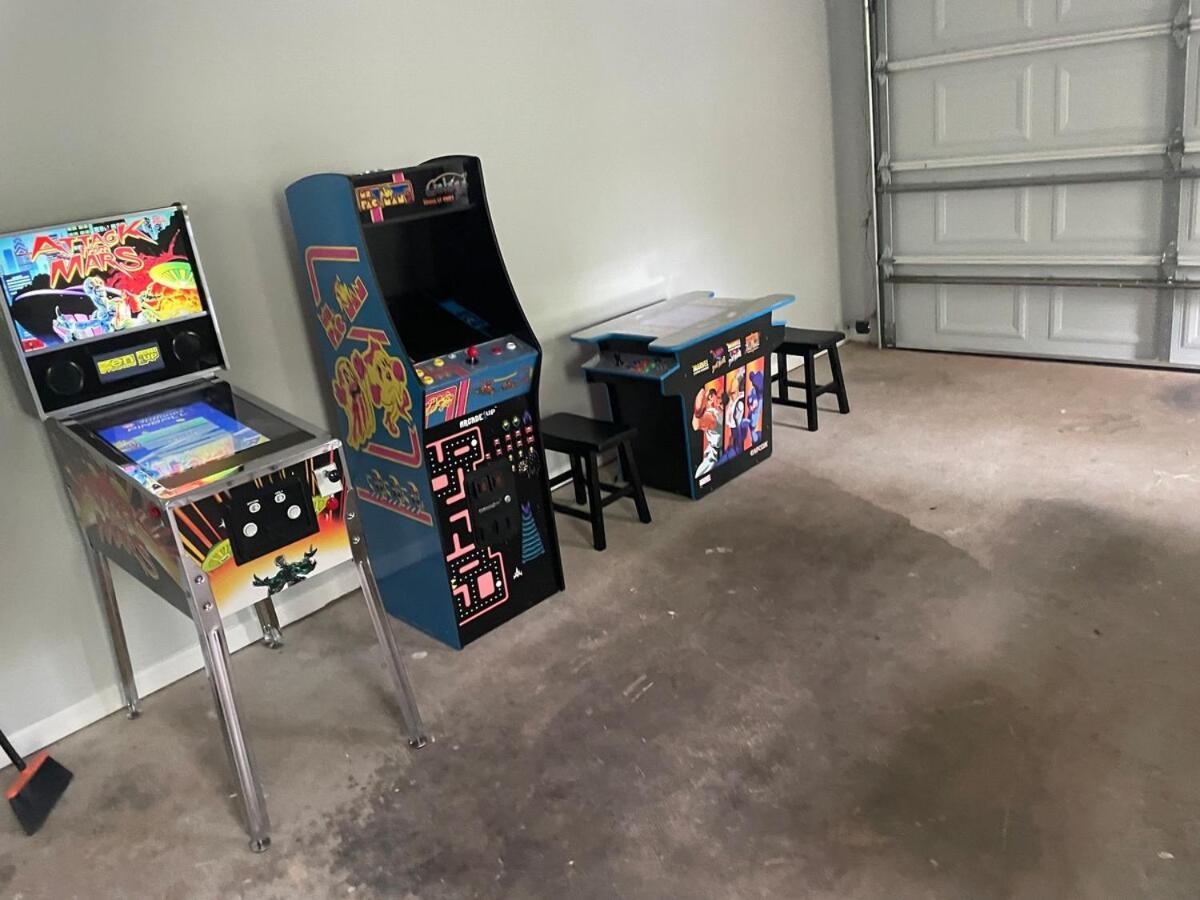 Cozy Home With Arcade, Ping Pong & Fenced Backyard Лоренсвилл Экстерьер фото